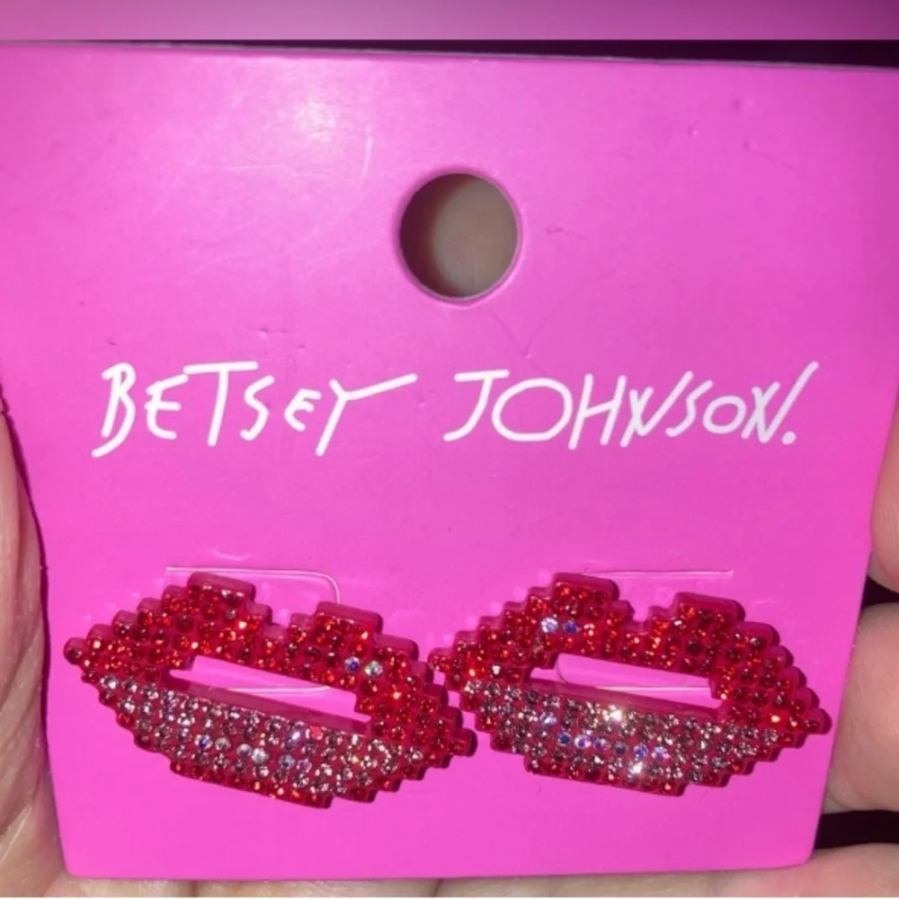 BETSEY JOHNSON Set Valentine Illusion 3 Strand Lips Necklace & Earrings NEW NWT - Picture 10 of 11
